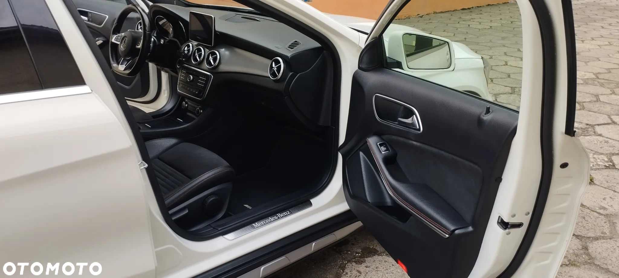 Mercedes-Benz GLA - 8