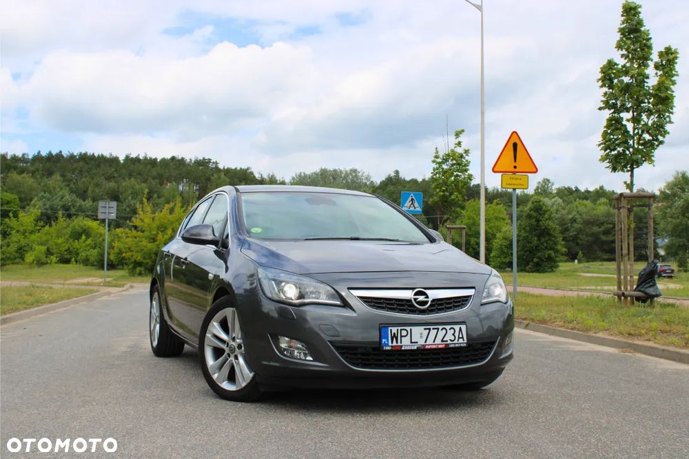 Opel Astra 1.7 CDTI DPF Cosmo - 1