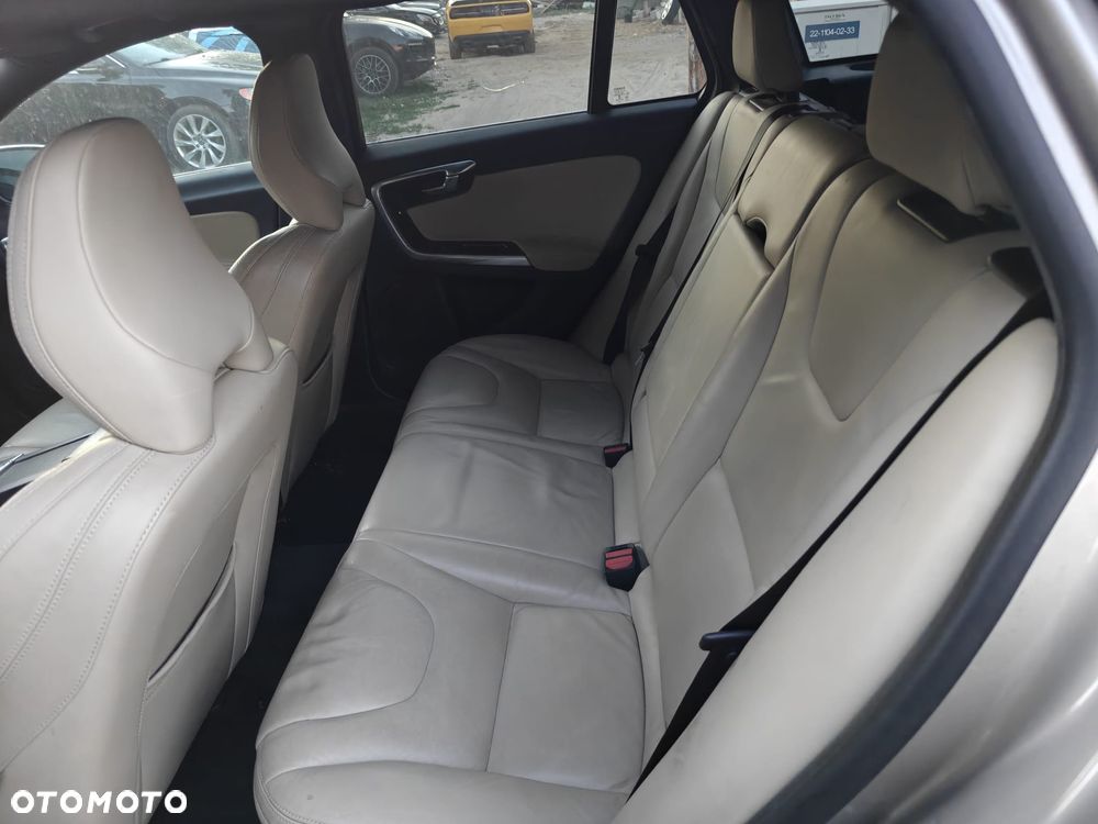 Volvo V60 T5 Geartronic Momentum - 9