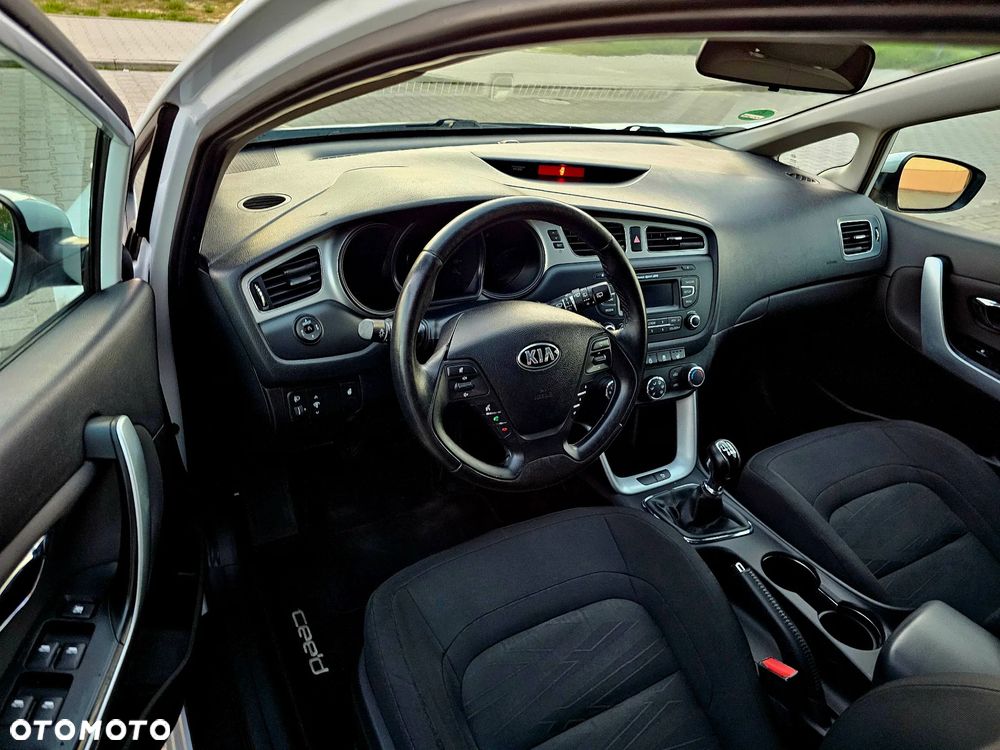 Kia Ceed 1.4 CVVT Fifa World Cup Edition - 13