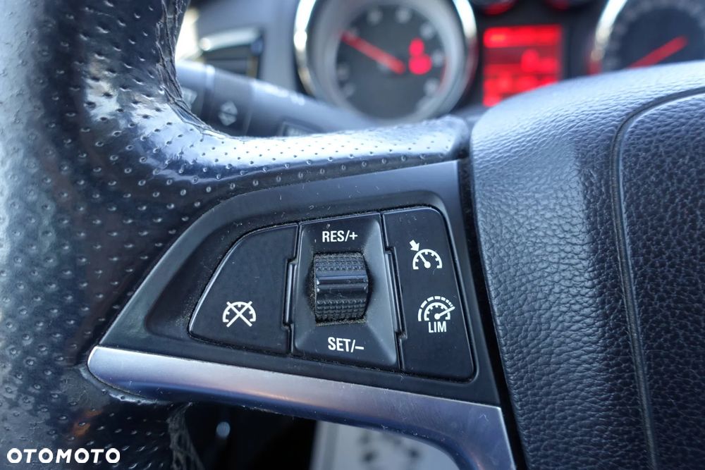 Opel Astra 2.0 BiTurbo CDTI DPF ecoFLEX SportsTourer St - 23