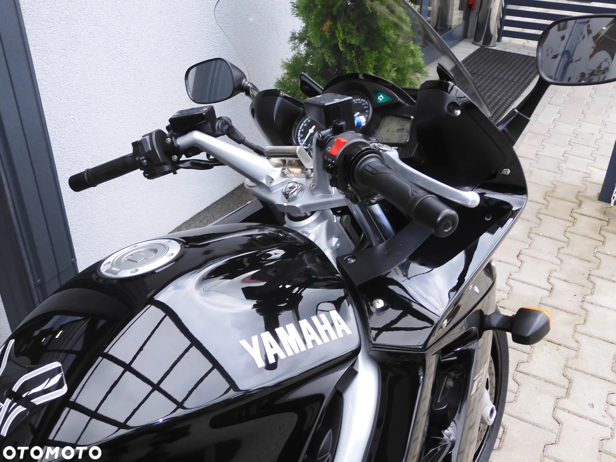 Yamaha FJR - 8