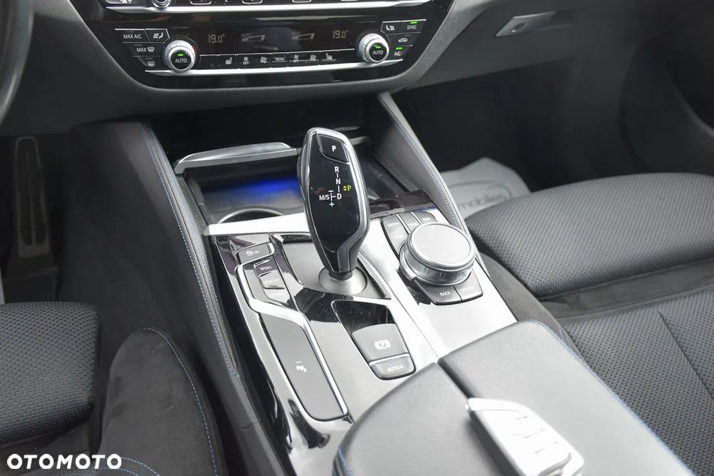 BMW Seria 5 530i xDrive M Sport Edition - 32