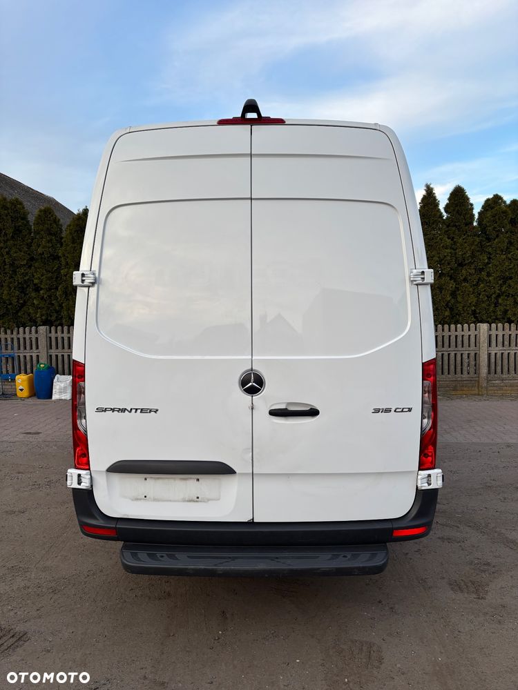 Mercedes-Benz Sprinter - 7
