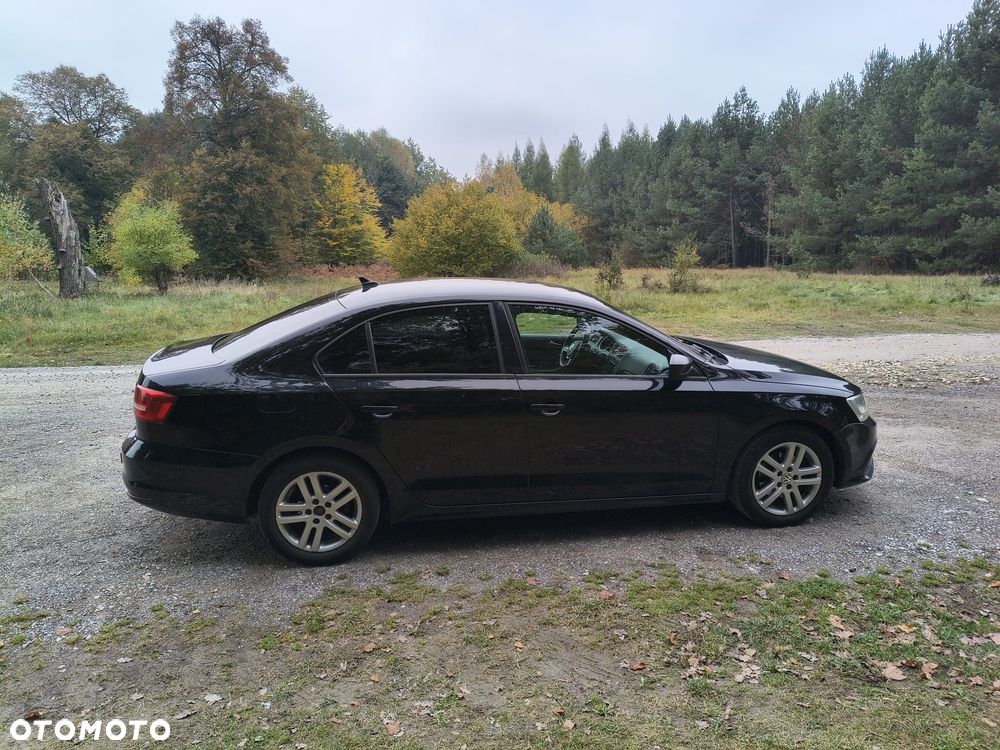 Volkswagen Jetta - 4