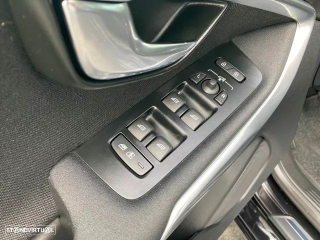 Volvo V40 T2 Momentum - 30