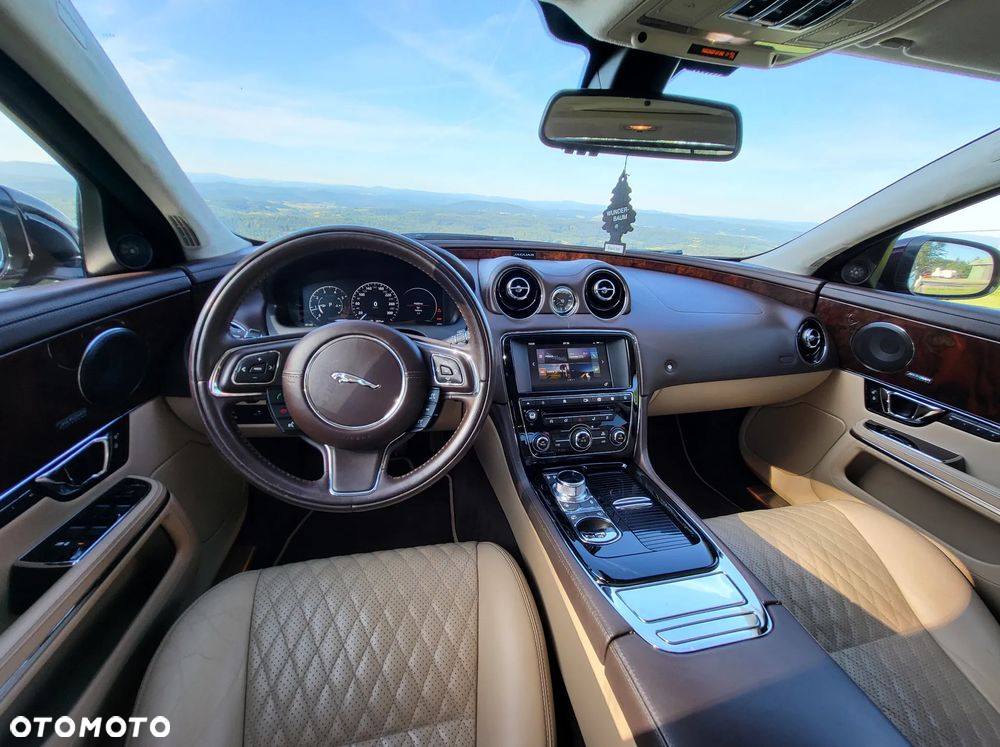 Jaguar XJ 3.0 T LWB Portfolio - 11