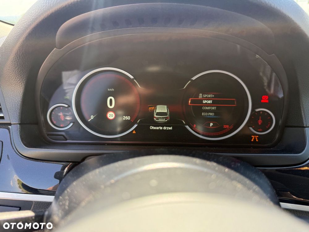 BMW Seria 5 530d xDrive - 23