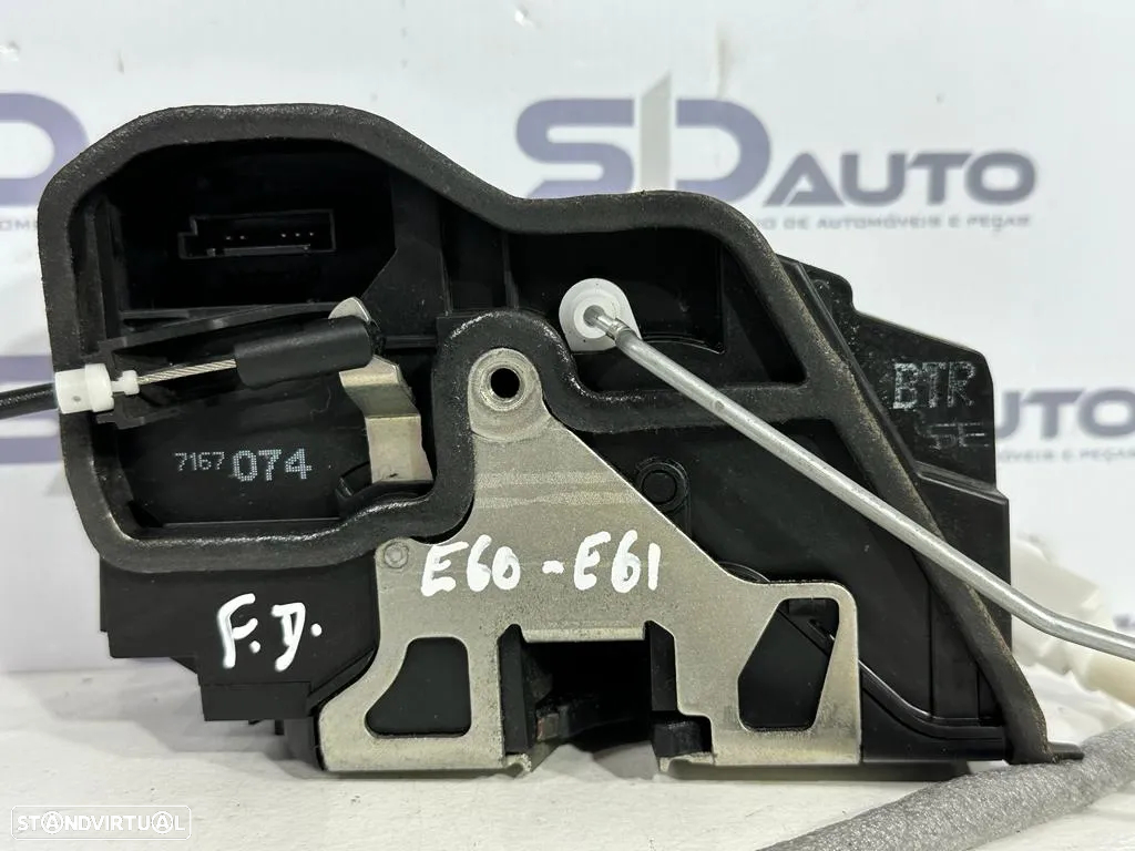 Fecho Frente Direito / Esquerdo - BMW Série 5 (E60 / E61) - 3