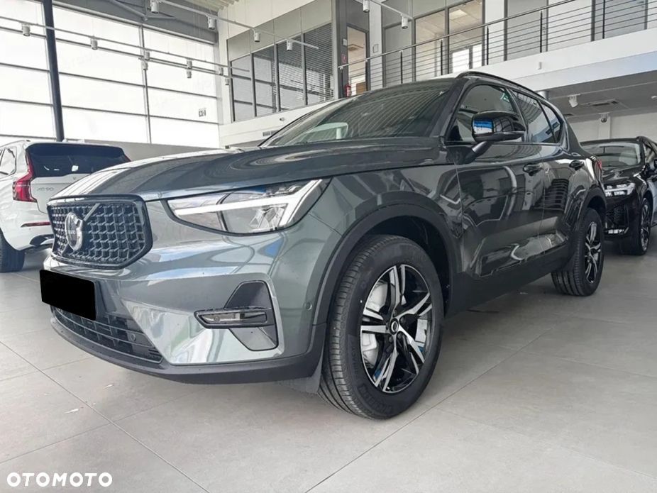 Volvo XC 40 B3 Plus Dark - 2
