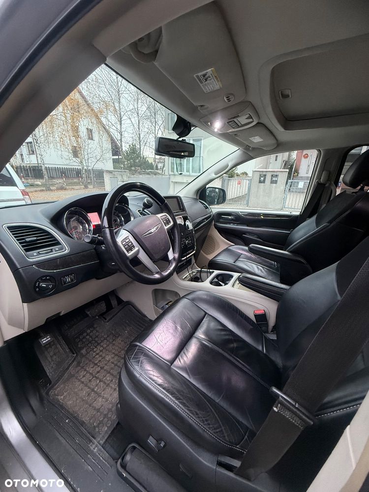 Chrysler Town & Country 3.6 Limited - 7