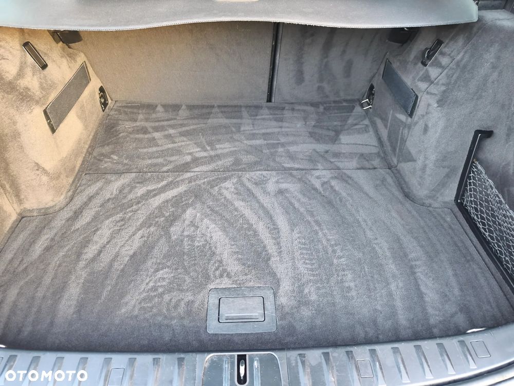 BMW Seria 3 330i - 29