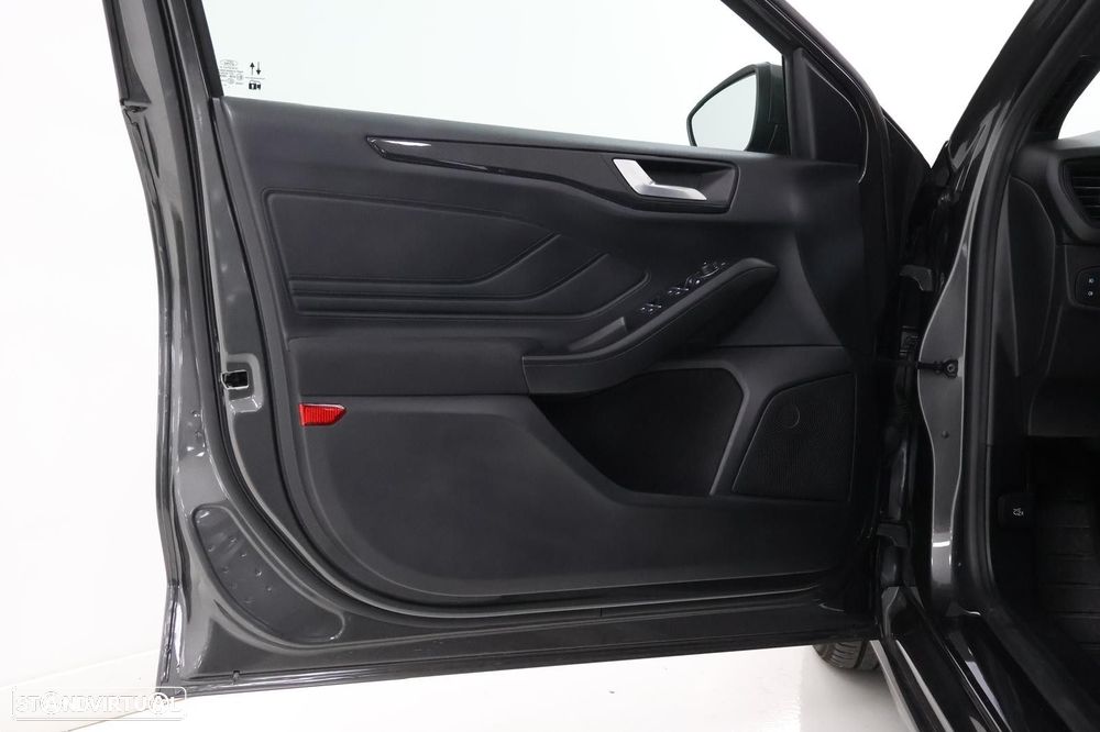 Ford Focus SW 1.0 EcoBoost MHEV ST-Line - 11
