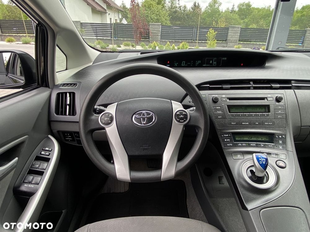 Toyota Prius (Hybrid) - 19