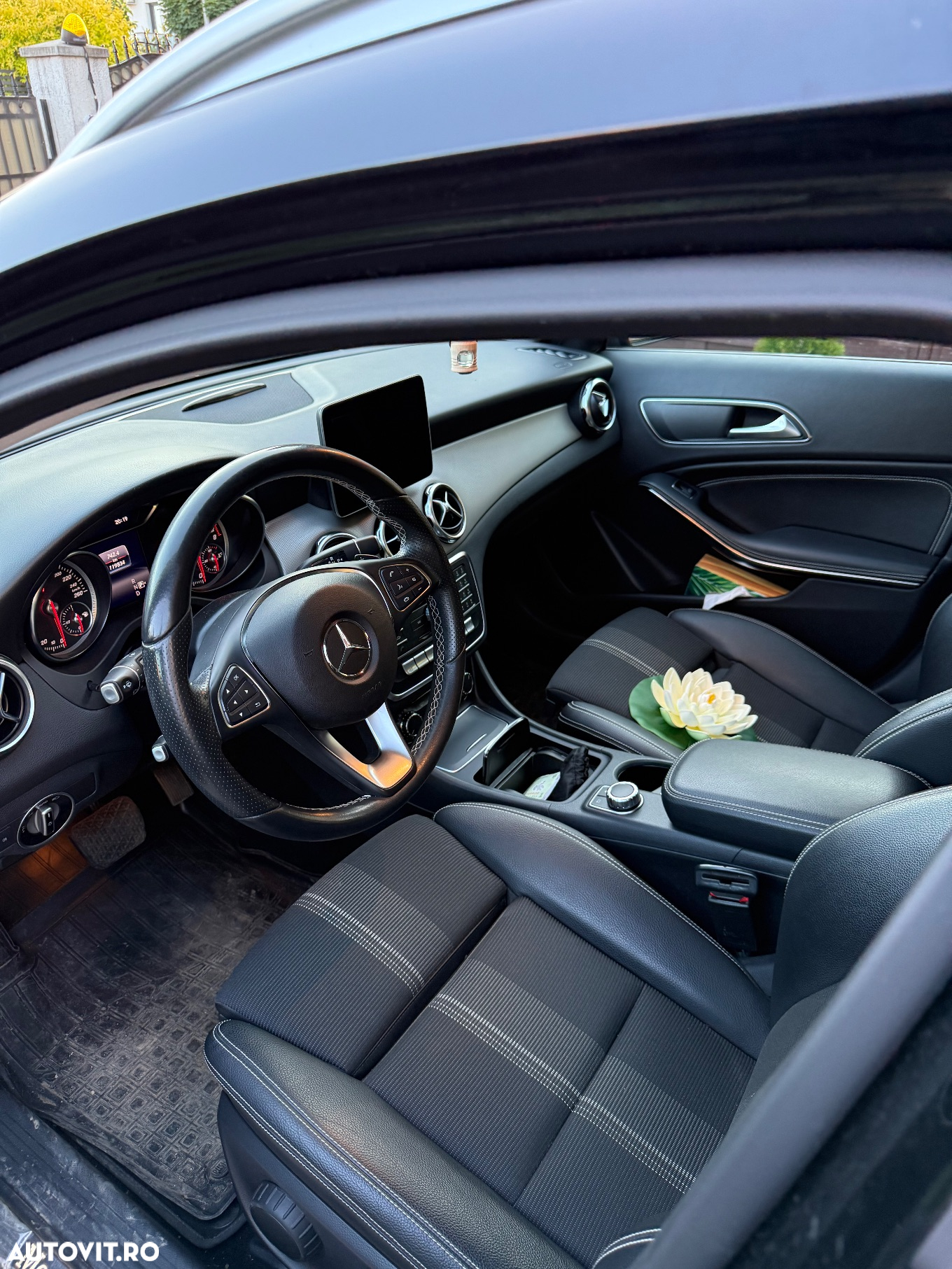 Mercedes-Benz GLA 250 4Matic 7G-DCT - 20