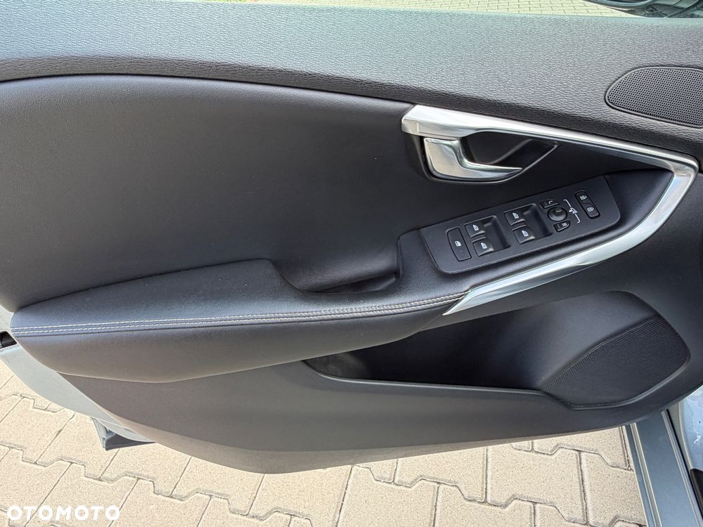 Volvo V40 D3 R Design - 10