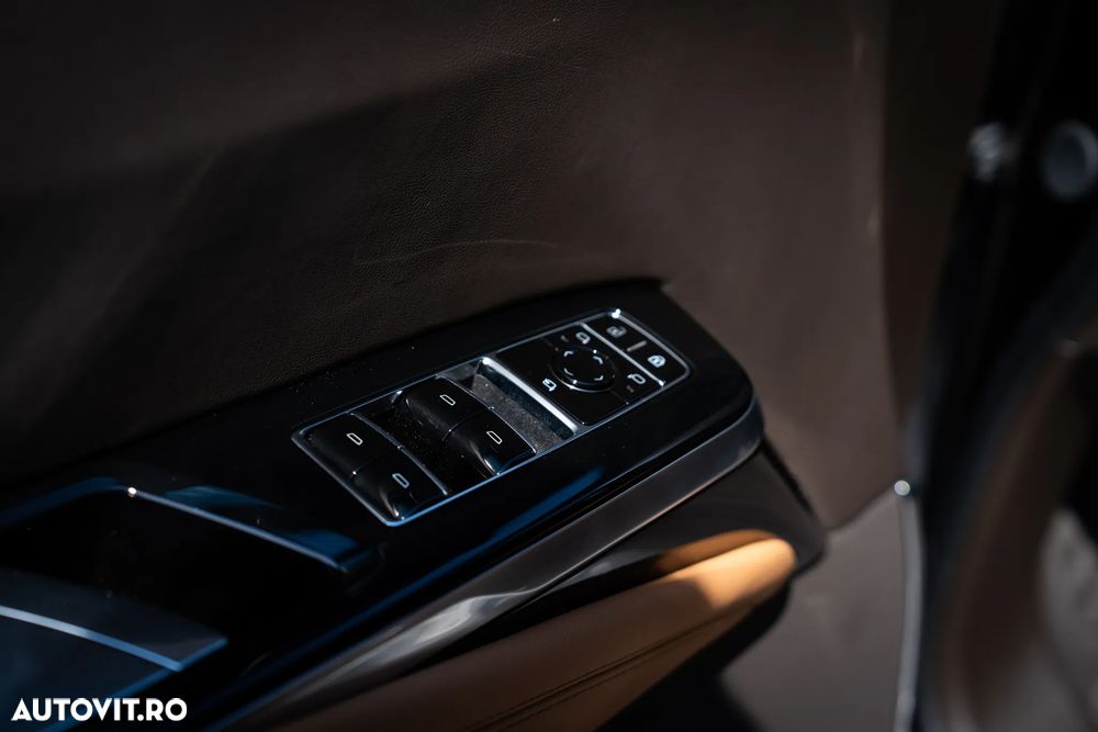 Cadillac Escalade - 15