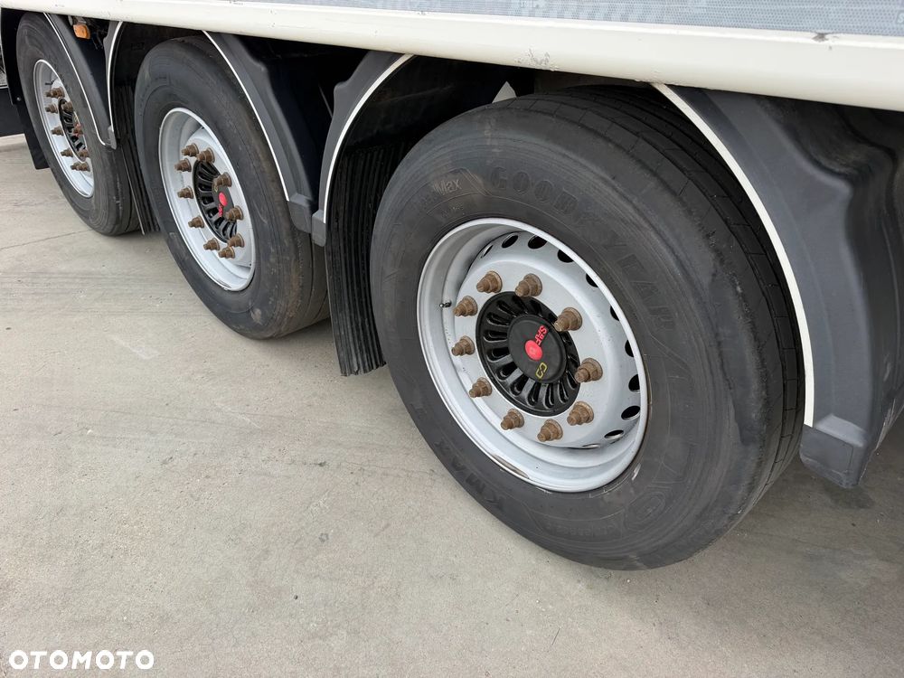 Stas Ruchoma podłoga 94m3 Podłoga 10 mm 2018 rok - 8