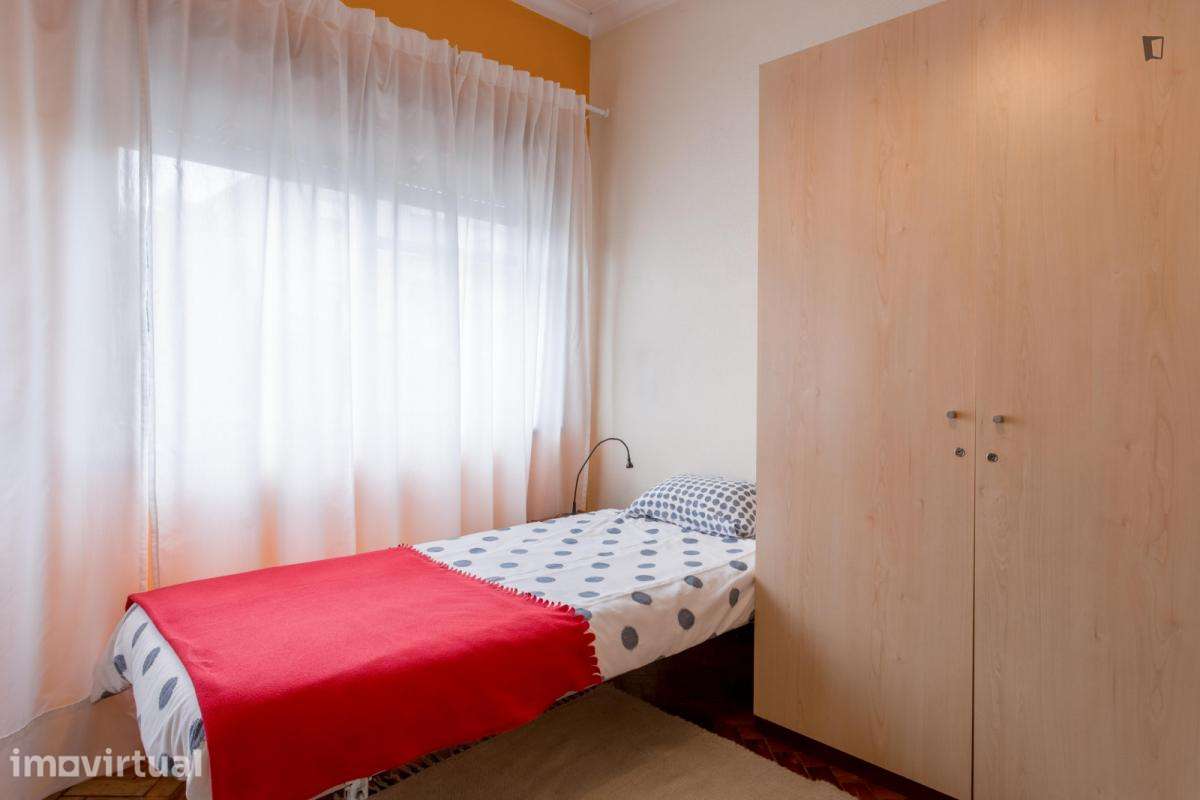 Quarto - localizado em Paranhos Porto - Grande imagem: 3/39