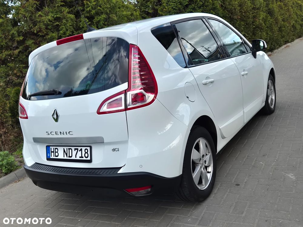 Renault Scenic 1.5 dCi Emotion - 11
