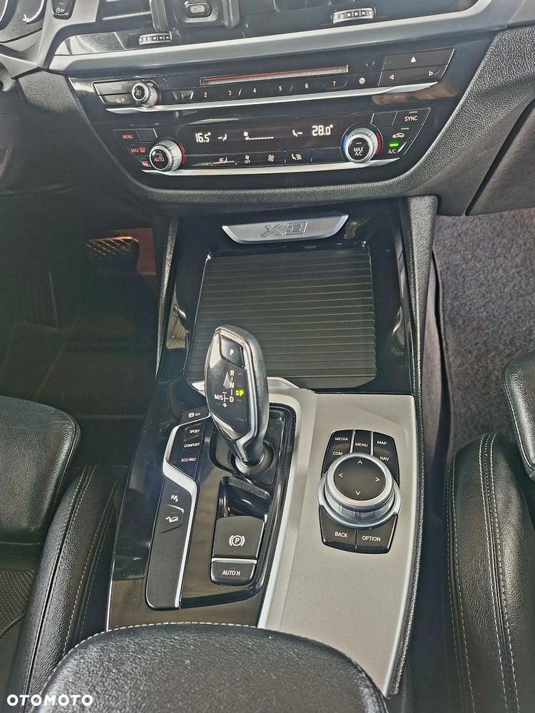 BMW X3 xDrive20d Luxury Line - 29
