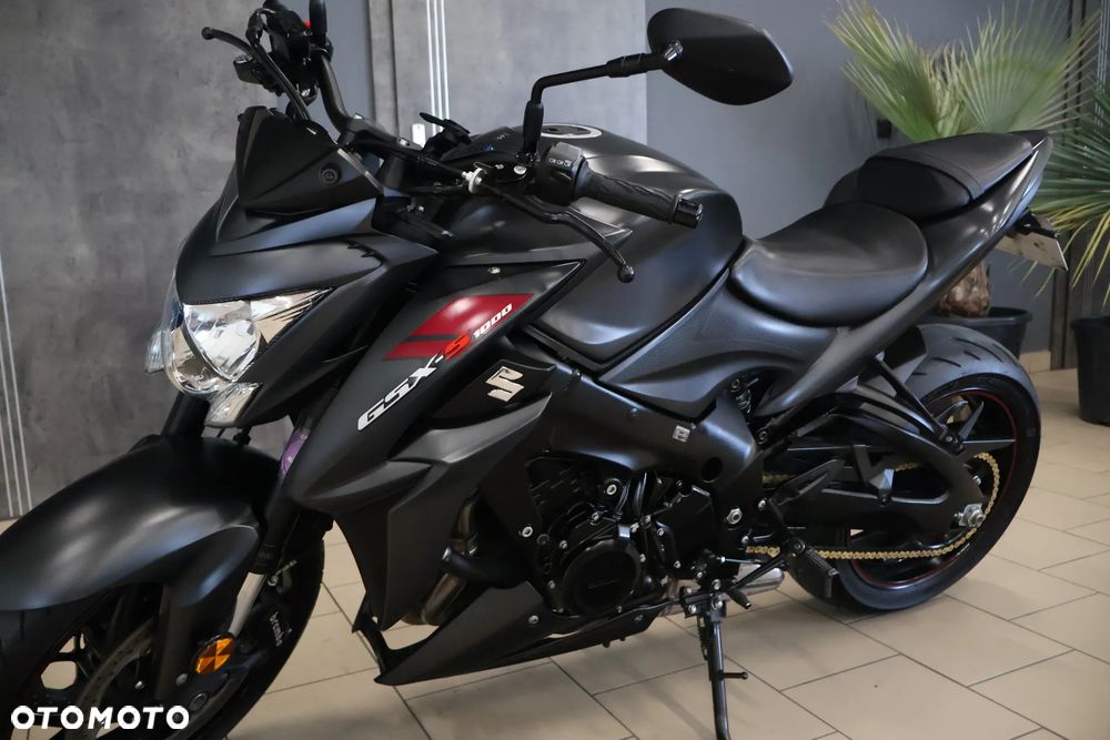 Suzuki GSX - 26