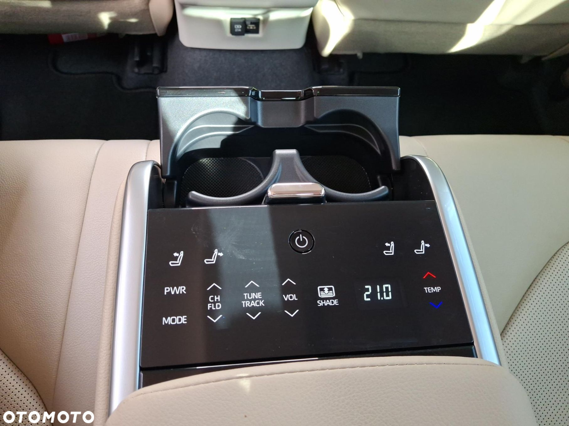 Toyota Camry - 26
