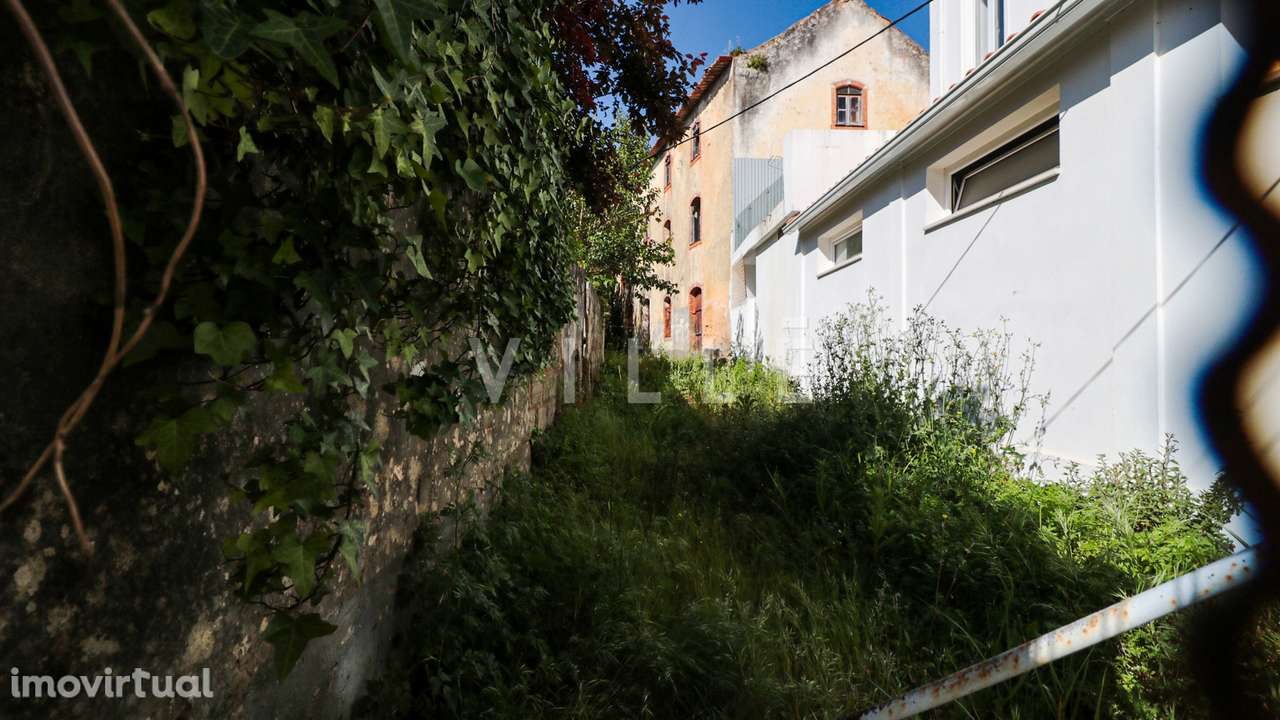 Prédio para remodelação no centro de Anadia - Grande imagem: 2/55