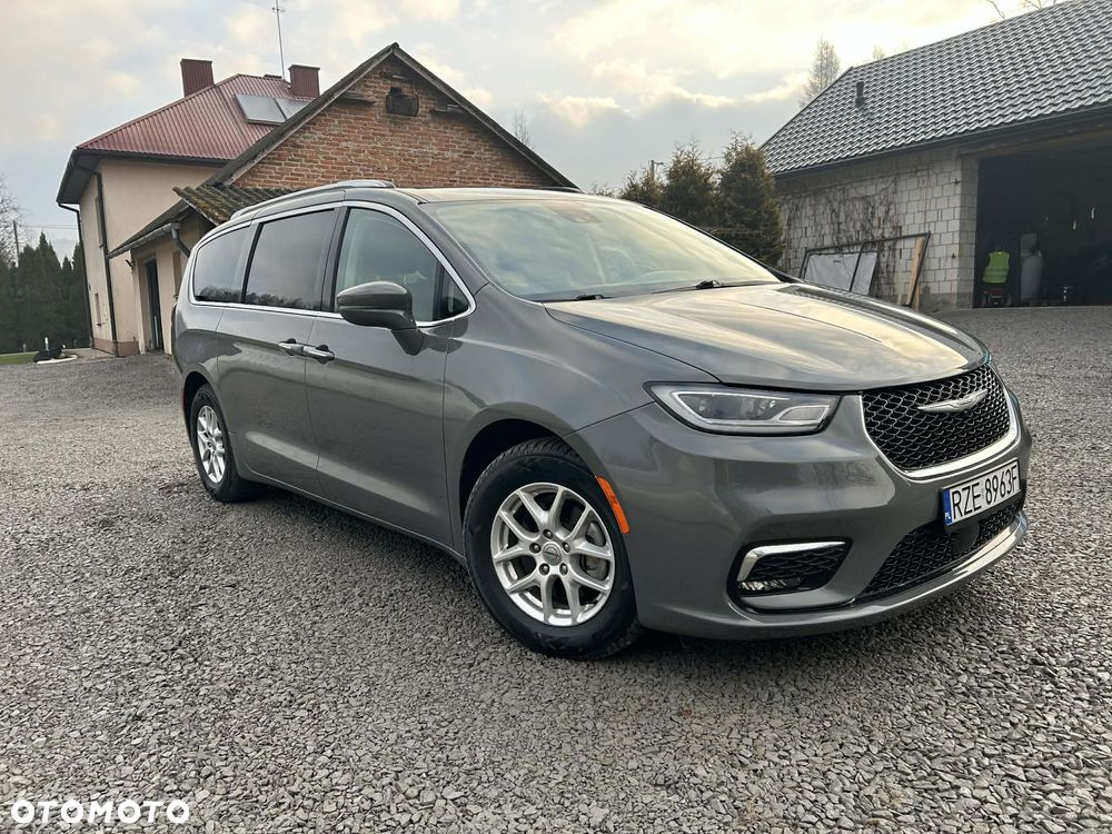 Chrysler Pacifica - 2