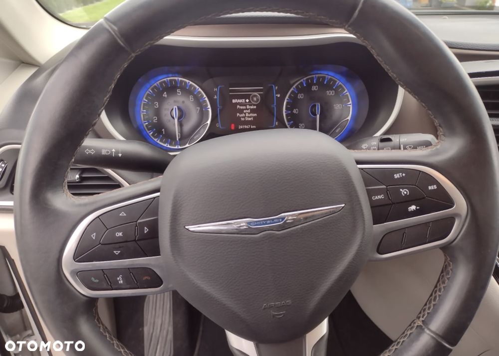 Chrysler Pacifica - 15