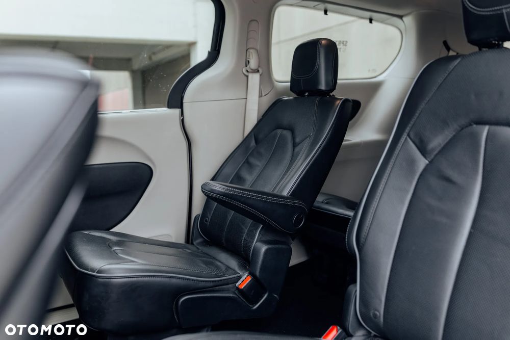 Chrysler Pacifica - 26