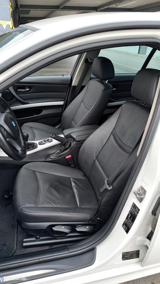 BMW 318 d Sport Line - 24