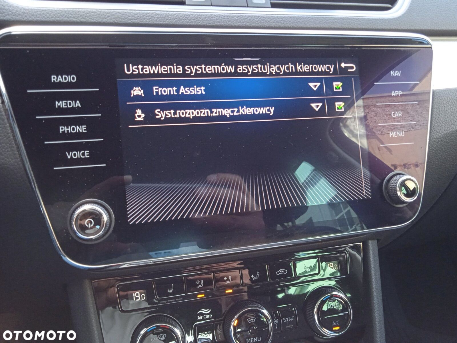 Skoda Superb 2.0 TDI SCR Style DSG - 34