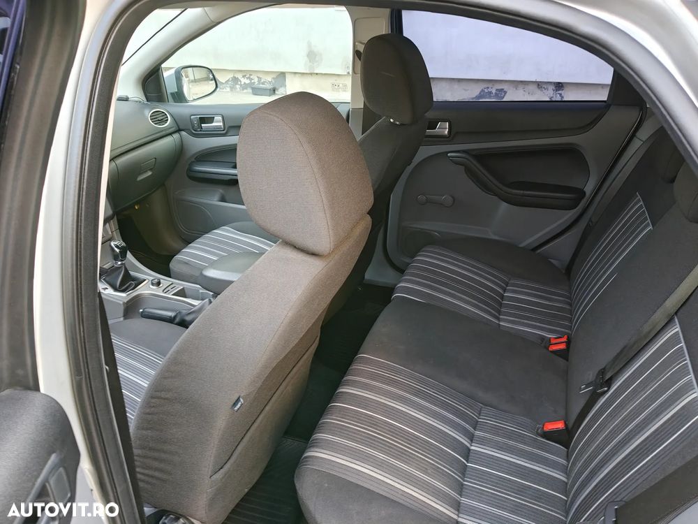 Ford Focus 1.6i Trend - 10