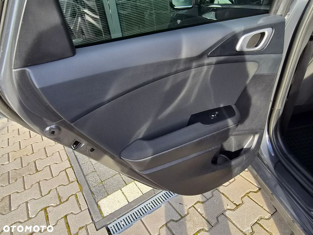Kia Ceed 1.4 T-GDI L Business Line - 31