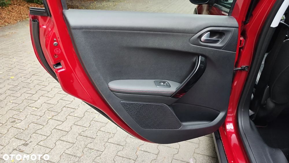 Peugeot 2008 1.2 PureTech GT Line S&S - 22