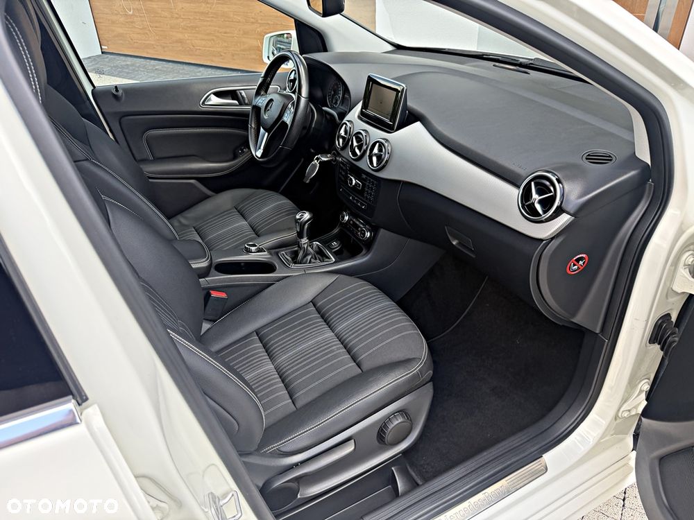 Mercedes-Benz Klasa B 200 BlueEFFICIENCY Edition 1 - 27