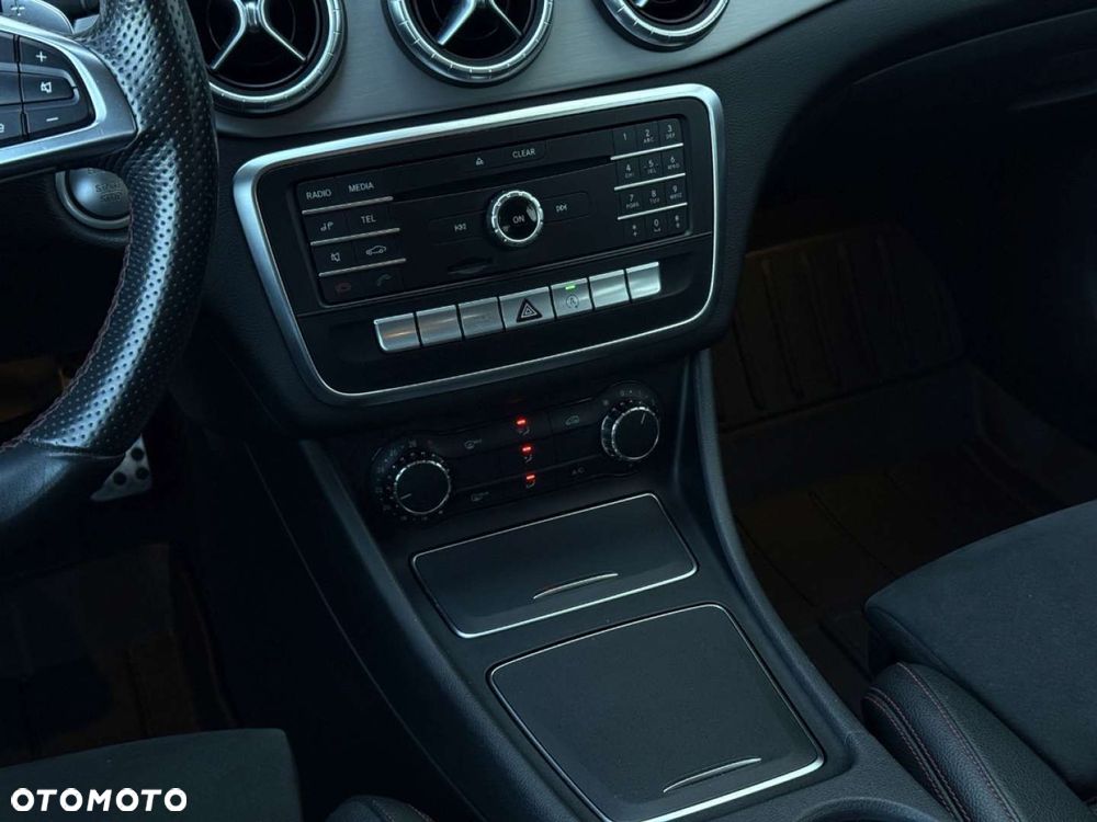 Mercedes-Benz CLA 200 7G-DCT AMG Line - 23