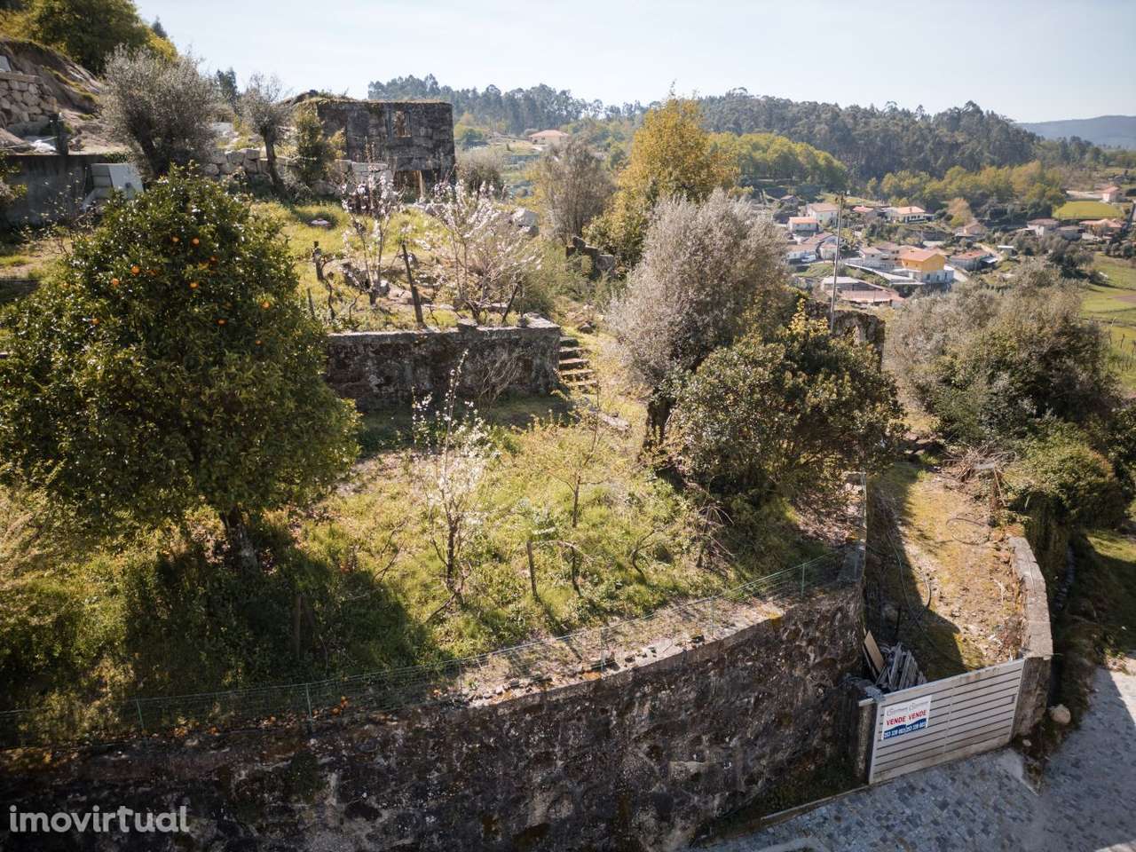 Ruína com terreno em Frades – A 15 min de Braga e 20 min do Gerês - Grande imagem: 3/57
