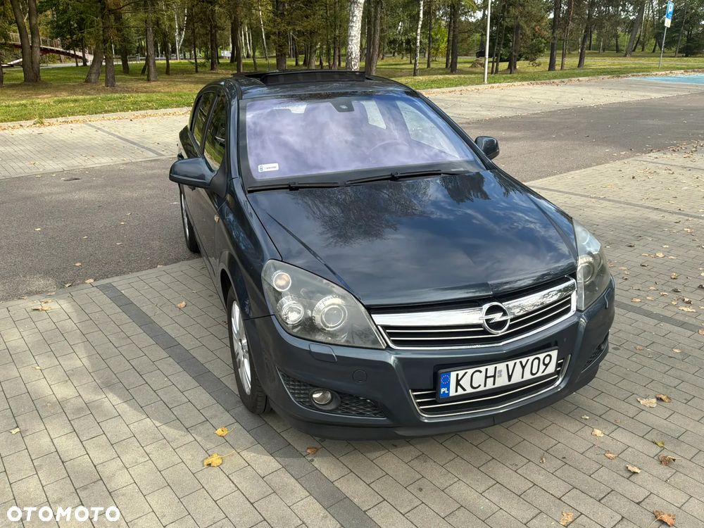 Opel Astra 2009 photo 2