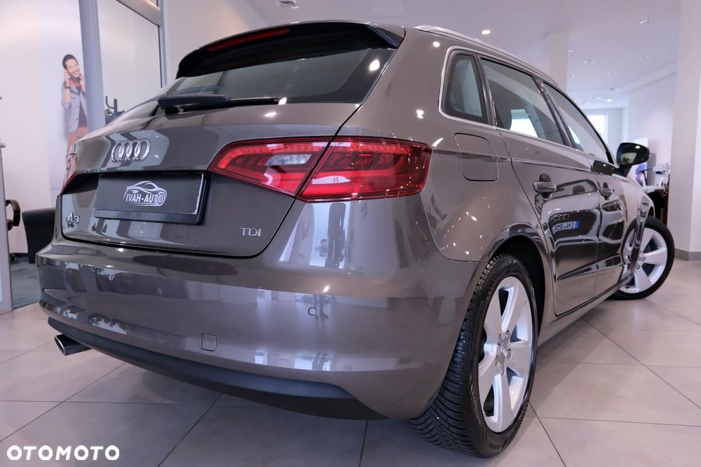 Audi A3 Sportback 1.6 TDI S tronic Ambiente - 11
