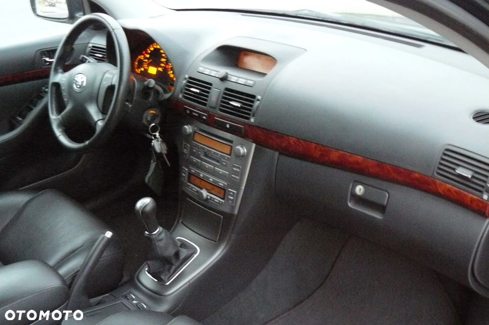 Toyota Avensis - 20
