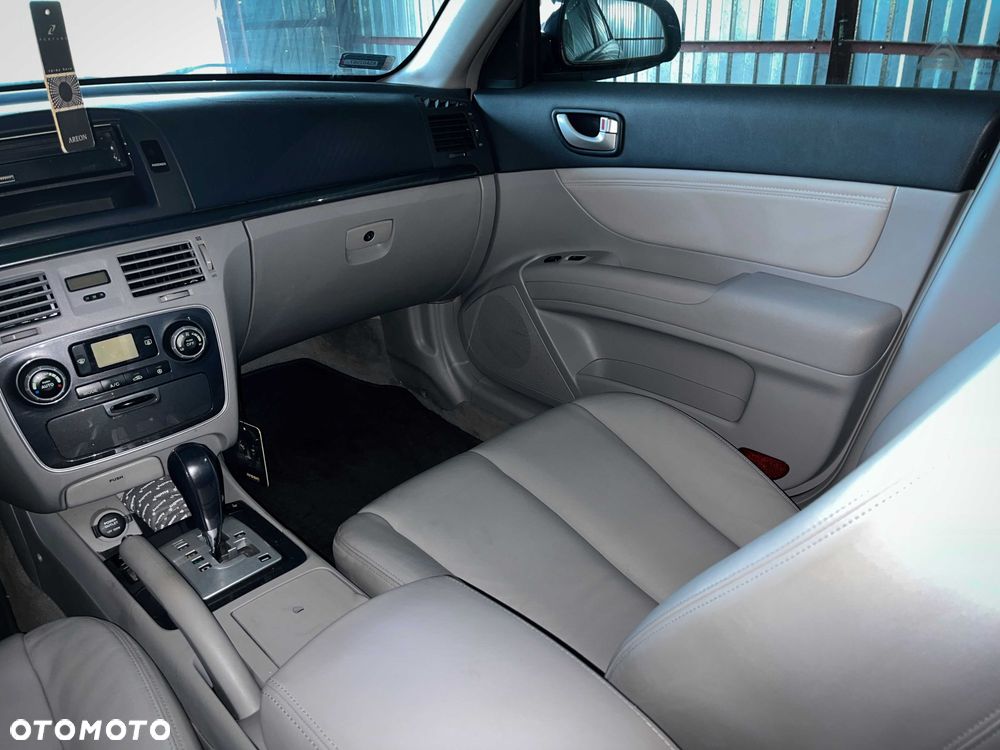 Hyundai Sonata - 4