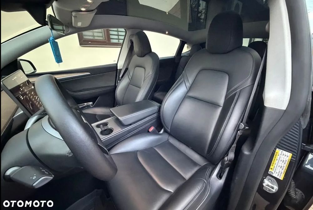 Tesla Model Y Performance Dual Motor AWD - 9