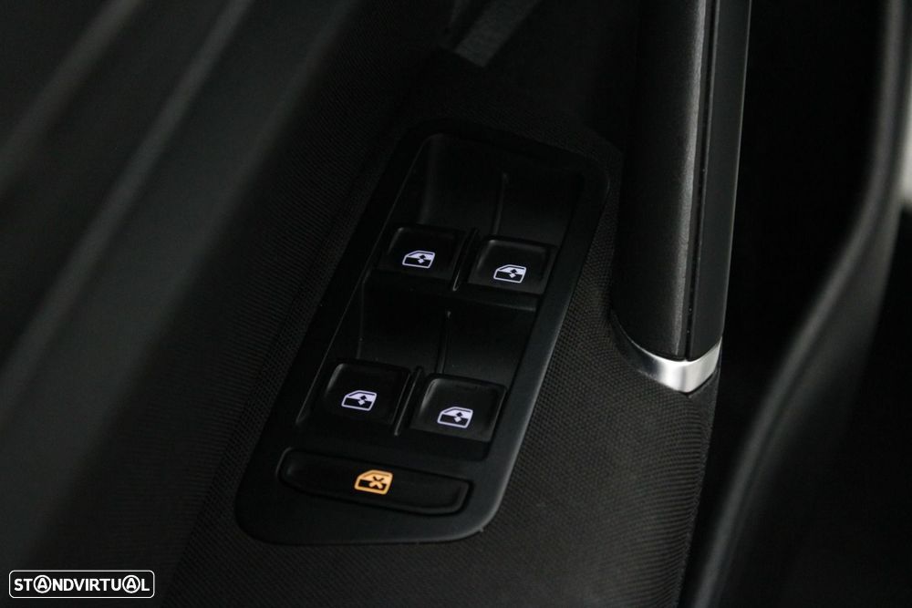 VW Golf Variant 1.6 TDi Confortline - 28