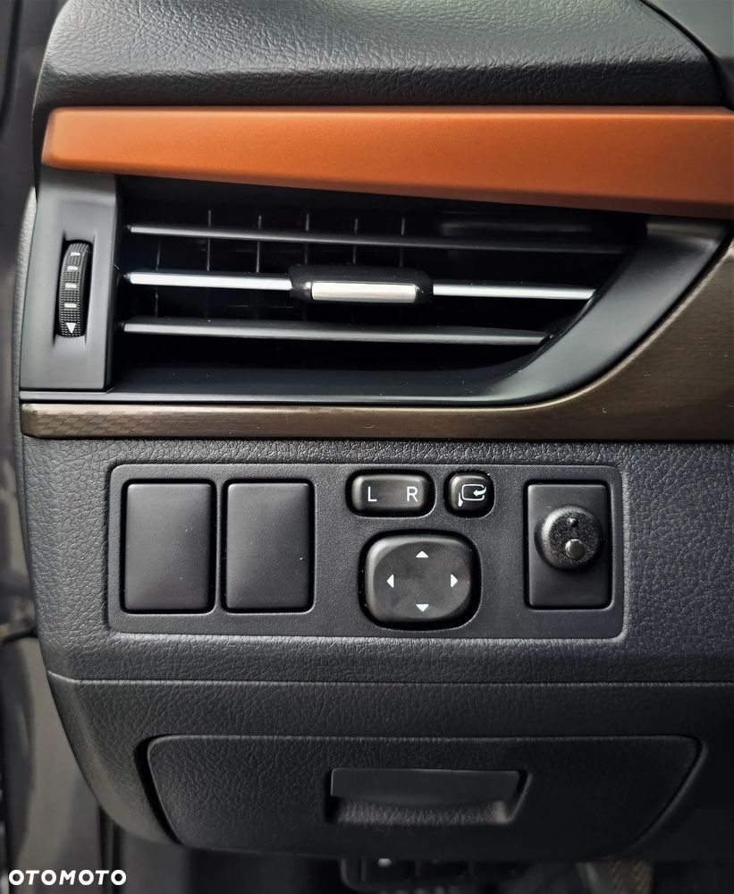 Toyota Avensis 1.8 Premium - 26