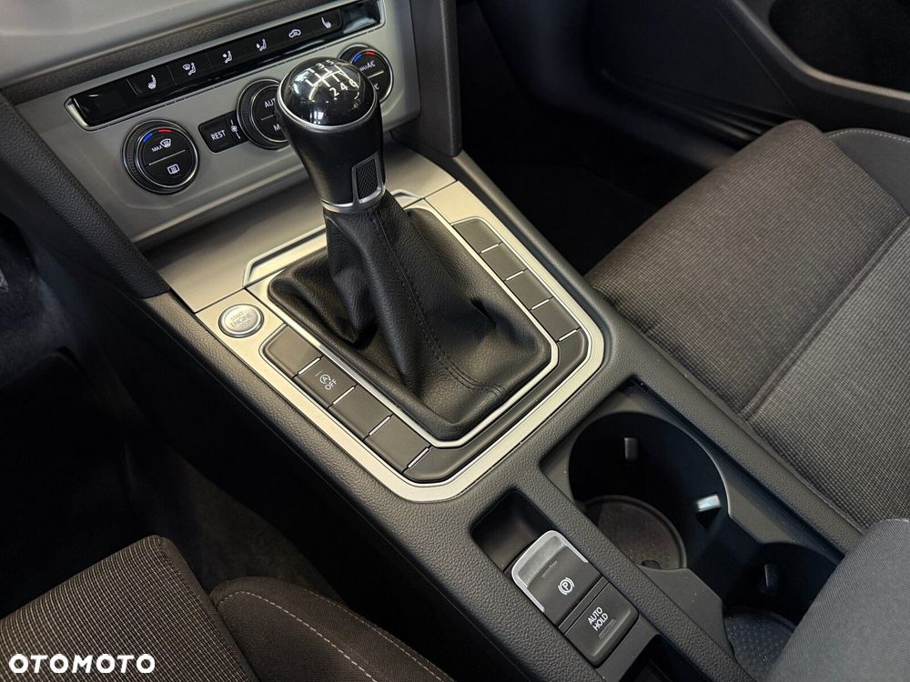 Volkswagen Passat - 23