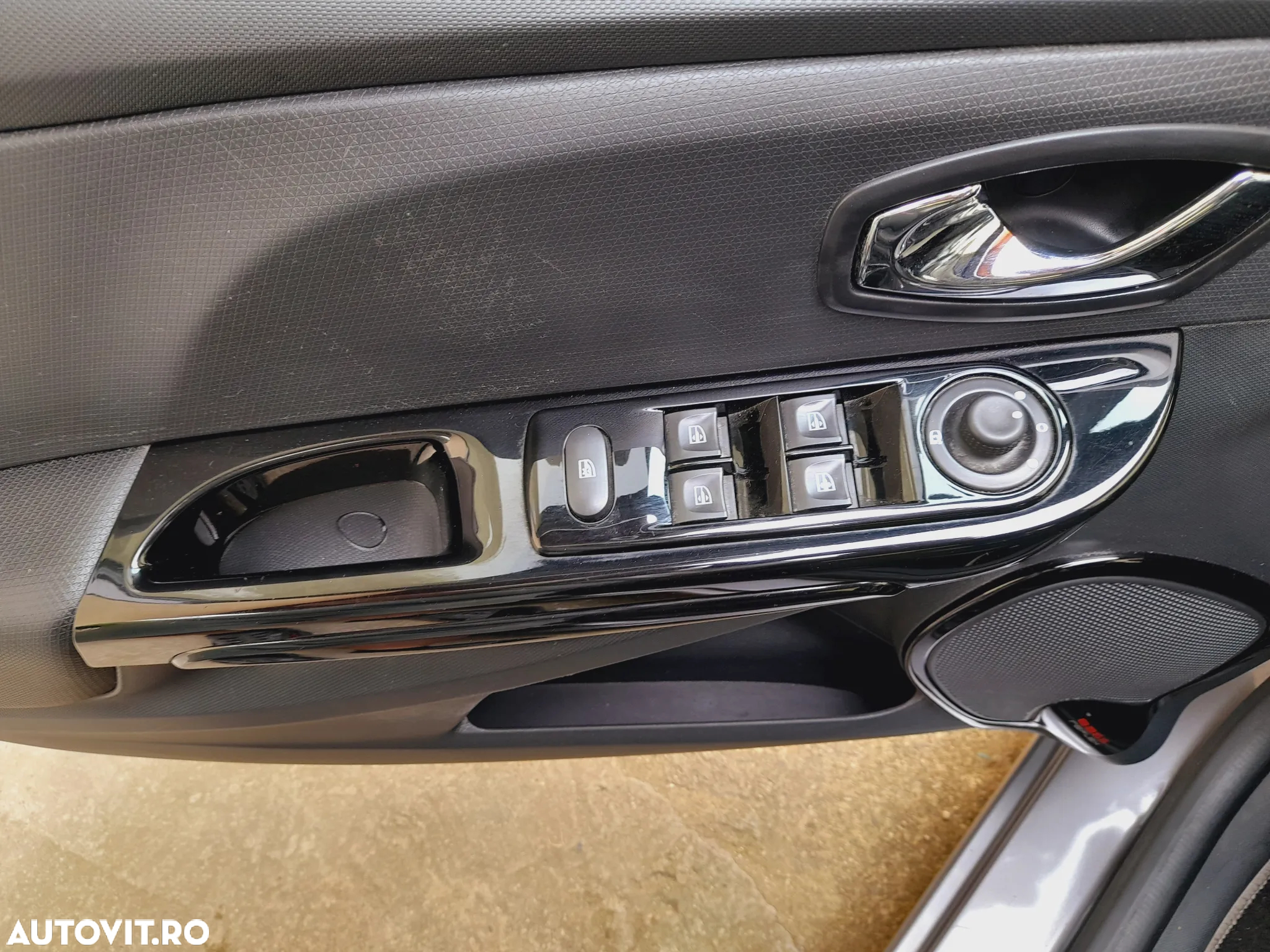 Renault Clio (Energy) dCi 90 Start & Stop INTENS - 25