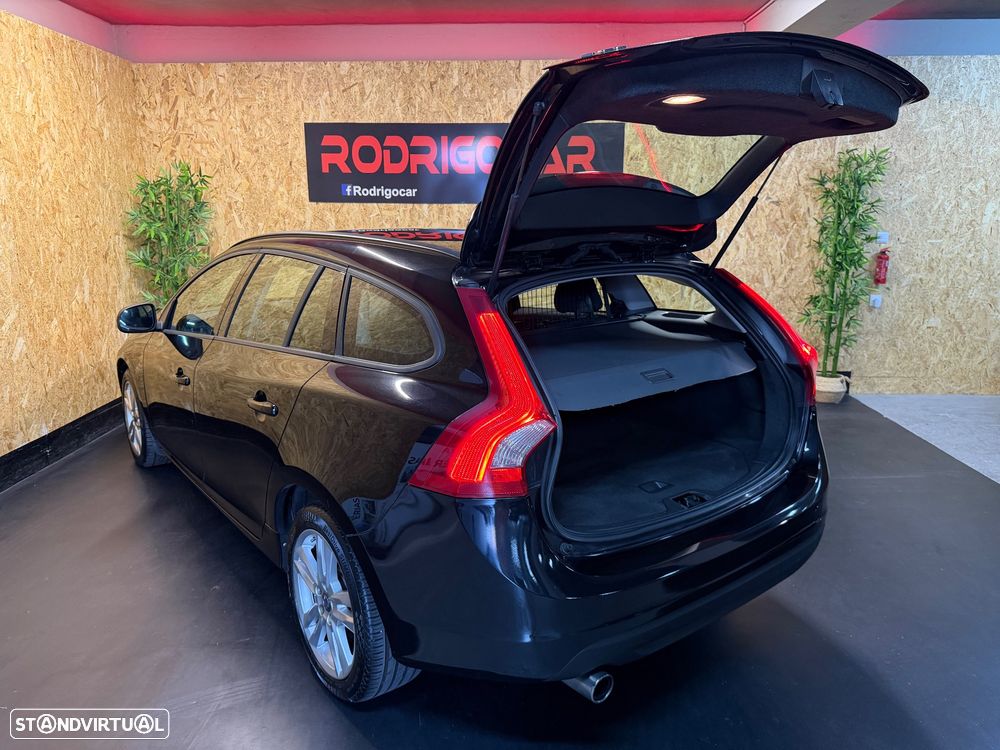 Volvo V60 2.0 D3 Momentum Start/Stop - 21