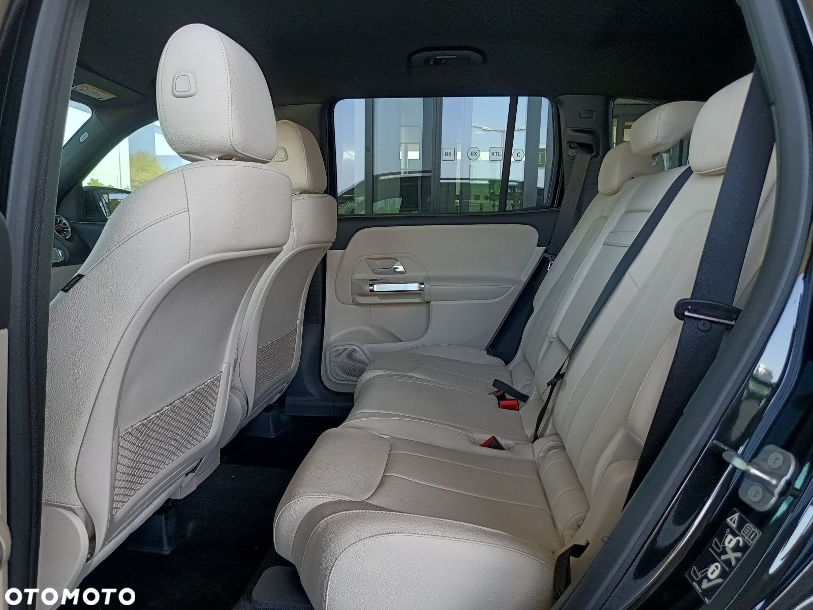 Mercedes-Benz GLB - 24